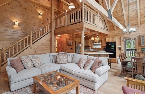 Gatlinburg - Pigeon Forge Cabin | Wolf Den 4 Bedroom Cabin by RedAwning
