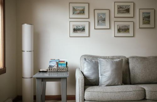 Canmore Apartment | Wolf Mountain Escape