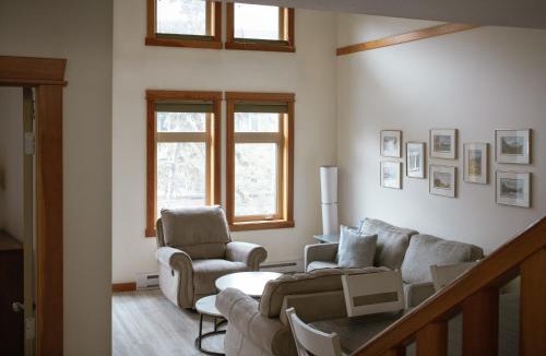 Canmore Apartment | Wolf Mountain Escape
