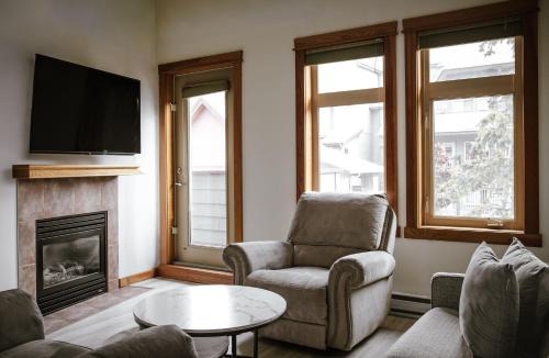 Canmore Apartment | Wolf Mountain Escape