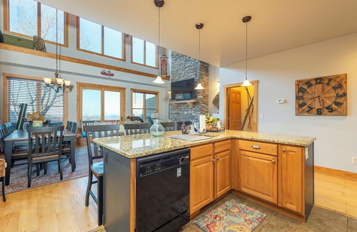 Wolf Laurel House | Wolf's Den~Mountain Views~Hot Tub~Theater~Near Blue Ridge Parkway and AVL!