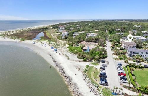 East Beach House | Wolfe Cottage - 2225 Bruce Drive