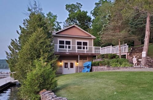 Rideau Lakes Villa | Wolfe Springs Luxury Condo