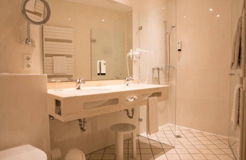 Wolfsburg Hotel | Wolfsburg Sandkamp Hotel by Belvilla