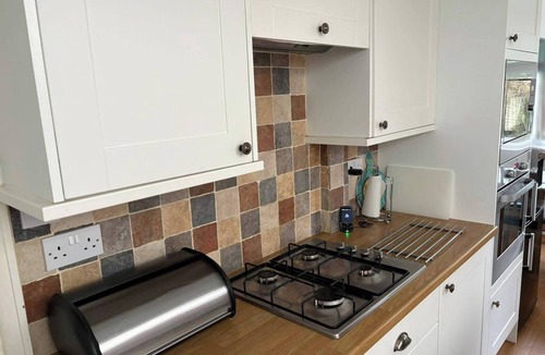 Wolverhampton House | Wolves Retreat Sleeps 7 with Garden Parking