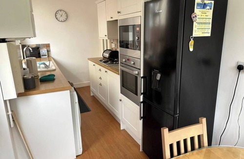 Wolverhampton House | Wolves Retreat Sleeps 7 with Garden Parking