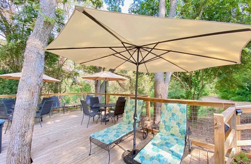 New Braunfels House | Wondercove, 7 Rustic Cozy Cottages, Secluded & Sleeps up to 54, on Lake Dunlap