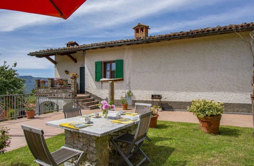 Coreglia Antelminelli House | Wonderful private villa for 4 people with WIFI, A/C, TV, terrace and pets allowed