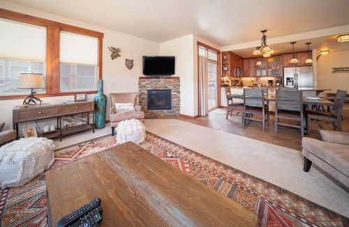 Fraser Condo | Wonderful 3 bed, Pet Friendly, mountain views, private deck