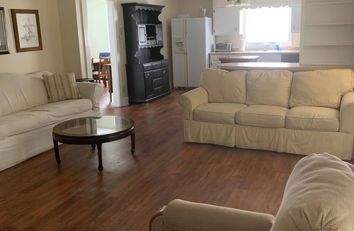 Blackshear House | Wonderful 3 Bedroom, 2 Bath home perfect for families and groups