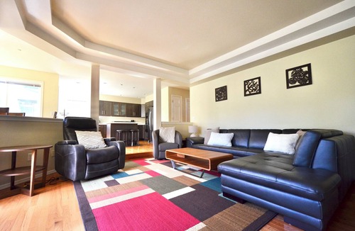 Kennydale House | Wonderful 4-bdrm, 2.5 bath home in Renton,15 min to Seattle,2 min to Coulon Park
