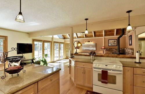 Mount Shasta Cabin | Wonderful Cabin with Hot-tub and Barbecue in Black Butte Ranch, California