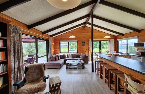 Hahei House | Wonderful family bach, centrally located between Kotare Reserve and Hahei Beach