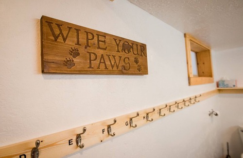 Red River Cabin | Wonderful, family friendly 5 Bedroom Cabin in Downtown Red River!