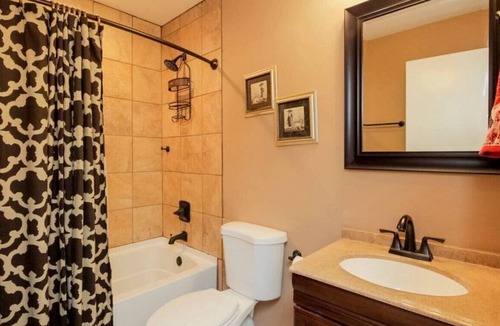 Hermitage House | Wonderful home near airport & Nash.