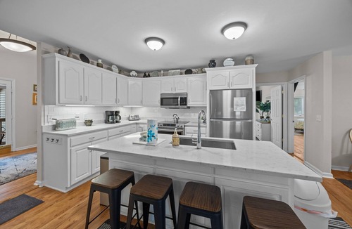 Isle of Palms House | Wonderful Large Home Located Just a Short Walk to the Beach! Beautifully Maintained and Comfortable!