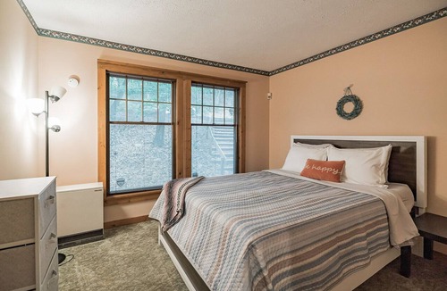 Tannersville House | Wonderful Mountain Townhome in the Poconos.