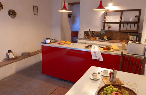 Pergine Valdarno House | Wonderful private villa for 2 guests with WIFI, hot tub, A/C, TV and pets allowed, close to Arezzo
