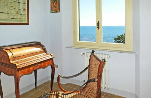 Quercianella Villa | Wonderful private villa for 9 guests with WIFI, TV, patio and pets allowed