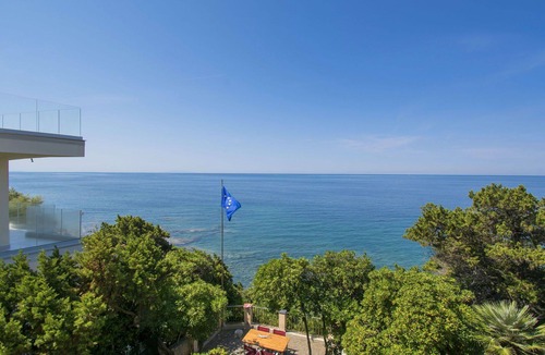 Quercianella Villa | Wonderful private villa for 9 guests with WIFI, TV, patio and pets allowed