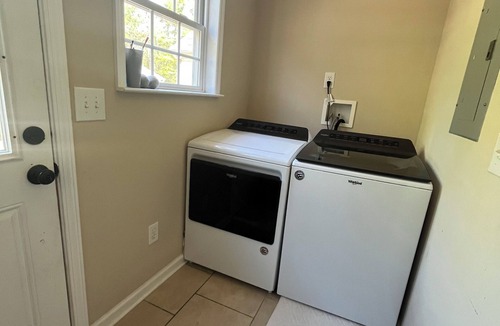 Evans House | Wonderful, Private Masters Rental!