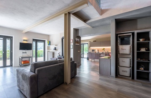 Bossolasco House | Wonderful private villa for 6 guests with private pool, WIFI, TV, patio and pets allowed
