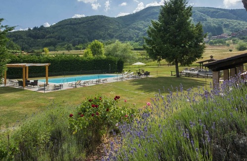 Camporgiano Villa | Wonderful private villa for 16 people with WIFI, private pool, TV, pets allowed and parking