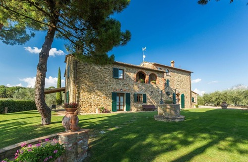 Lucignano Villa | Wonderful private villa for 15 guests with WIFI, private pool, TV, veranda and panoramic view