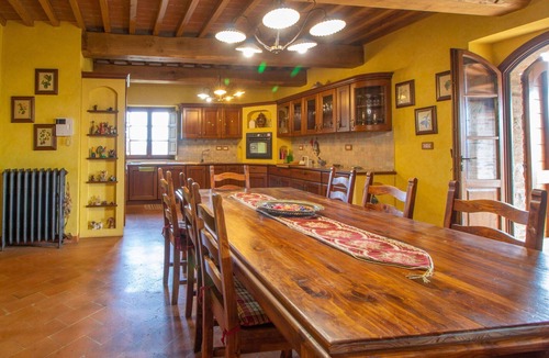 Umbertide Villa | Wonderful private villa for 9 guests with WIFI, TV, balcony and pets allowed