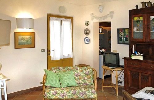 Rocchetta Tanaro House | Wonderful private villa for 3 guests with TV, patio, pets allowed and parking