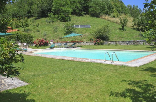 Laterina Villa | Wonderful private villa for 4 people with WIFI, pool, TV, patio and pets allowed, close to Arezzo