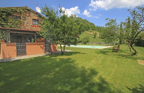 Laterina Villa | Wonderful private villa for 4 people with WIFI, pool, TV, patio and pets allowed, close to Arezzo