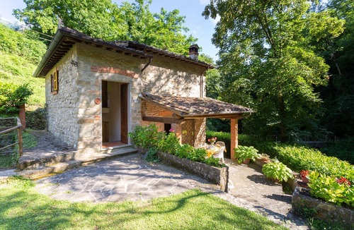 Molezzano Villa | Wonderful private villa for 4 people with WIFI, TV, patio and pets allowed