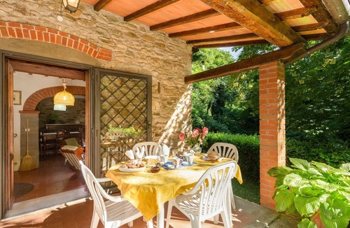 Molezzano Villa | Wonderful private villa for 4 people with WIFI, TV, patio and pets allowed