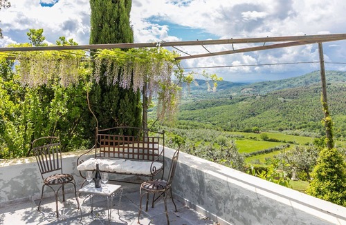 Bucine Villa | Wonderful private villa with WIFI, private pool, TV, patio, pets allowed and panoramic view