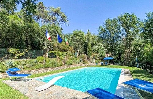 Vicopelago House | Wonderful private villa for 4 guests with WIFI, private pool, TV, terrace and pets allowed