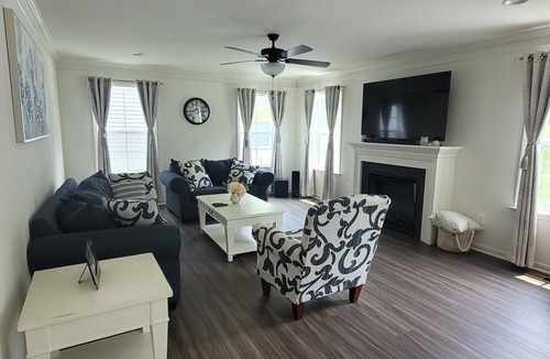 Falling Waters House | Wonderful Room near Hagerstown & Martinsburg