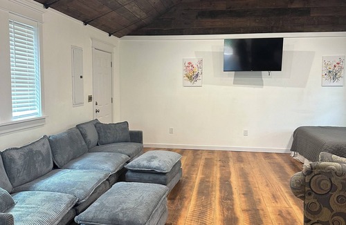 Butteville Apartment | Wonderful Studio Located in the Heart of Oregon Wine Country