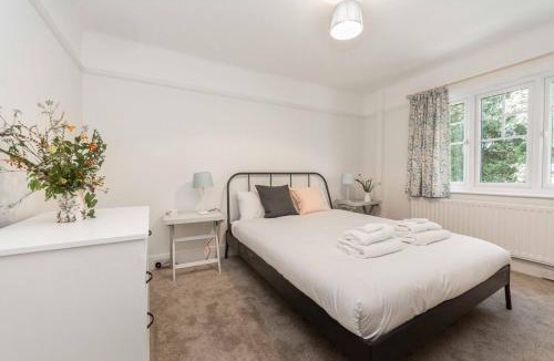 New Forest District House | Wonderful thatched cottage in the New Forest National Park