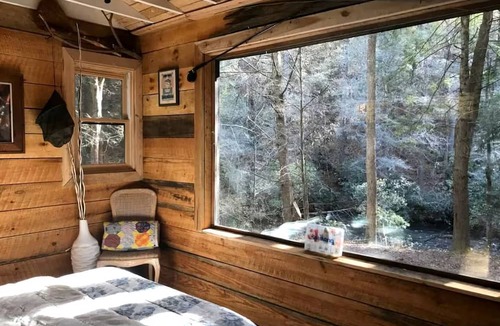 Suches Cabin | Wonderful Tree House Getaway on the Toccoa River, for Glamping in Suches, Georgia