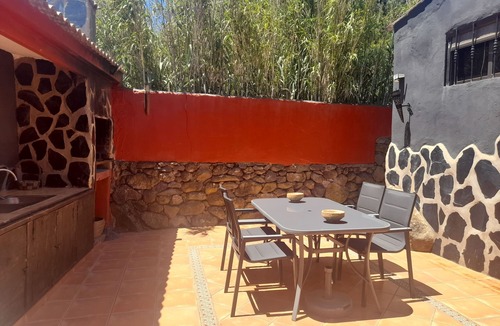 La Solana Cottage | Wonderful typical Canarian house with outdoor pool and wifi in the mountains.