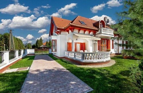 Balatonbereny House | Wonderful villa for 8 people with WIFI, private pool, A/C, TV, terrace and pets allowed