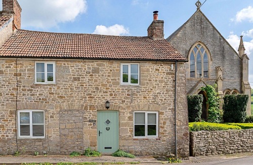 Batcombe House | Wonderful villa for 5 guests with WIFI and pets allowed