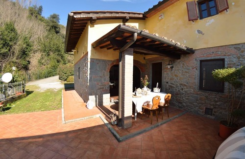Massa e Cozzile Villa | Wonderful villa for 6 people with internet, private pool, TV, patio and pets allowed