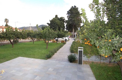 Piane Vecchie Villa | Wonderful villa a few steps from the sea with terrace and garden, 6 beds