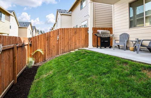 Hazel Dell South House | Wonderfully Appointed Suburban Home, Open Layout, Pet Friendly, Steps to Park, 5 Miles to Vancouver