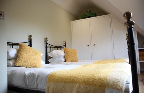 Barns Green Apartment | Wonderfully Spacious Luxury Holiday Cottage