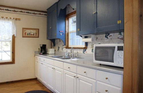 Chiloquin Cottage | Wonderfully Unique Riverfront Cottage very close to Crater Lake National Park
