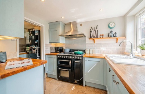 New Forest District House | Wood-burning stove, fire pit and London in 90 minutes
