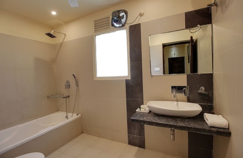 Garjia Hotel | Wood castle Spa & Resort